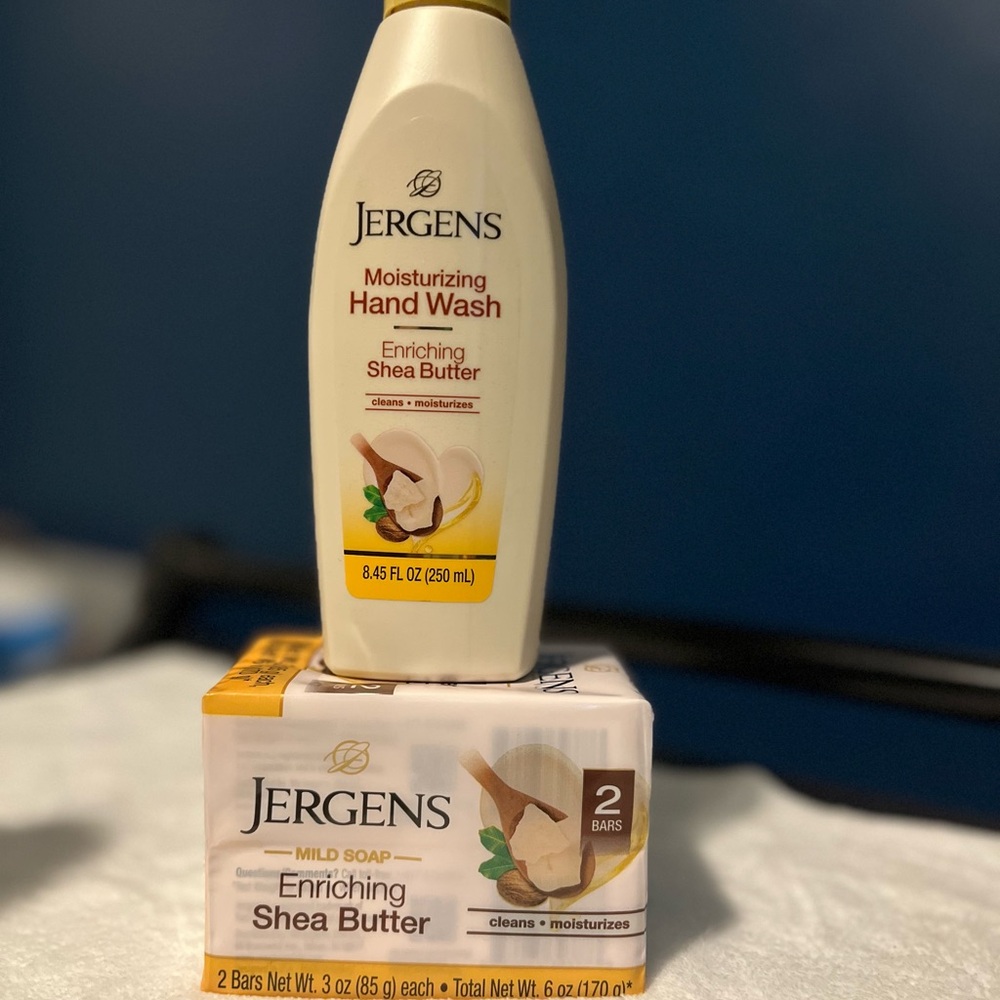 Jergens Moisturizing Hand Wash and Soap Set